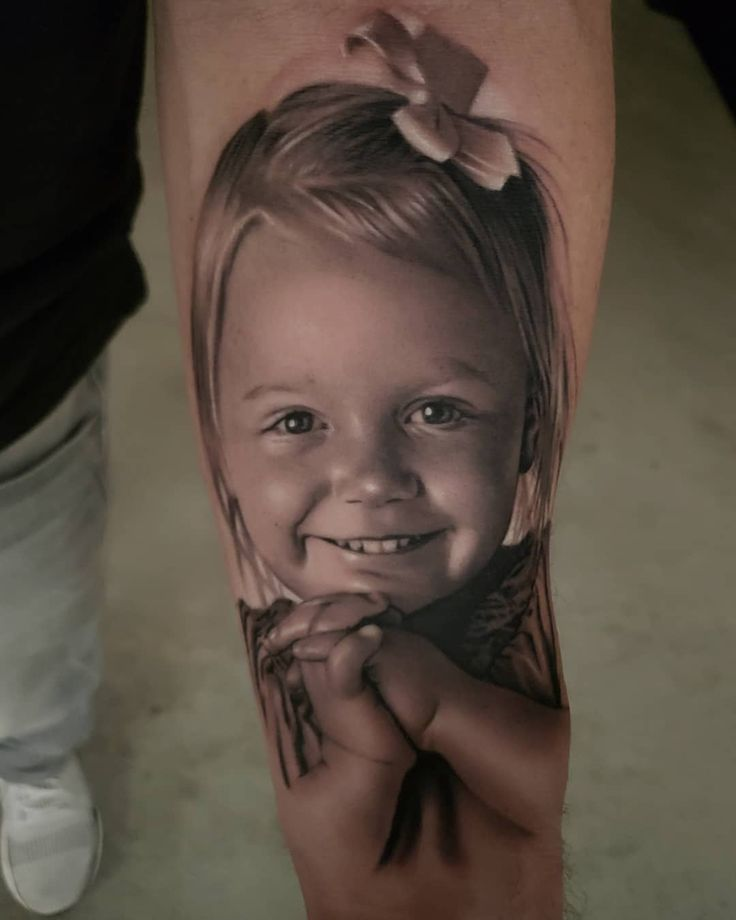 black-and-grey-tattoo