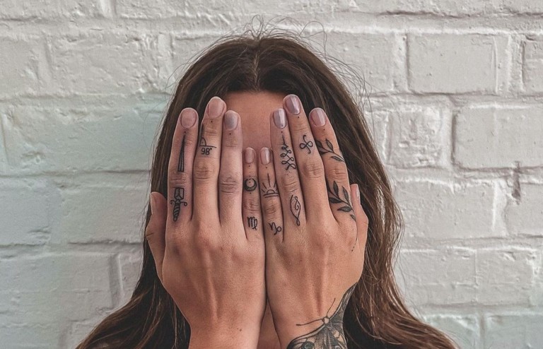 60+ Pretty Hand Tattoos to Make You Feel Stunning