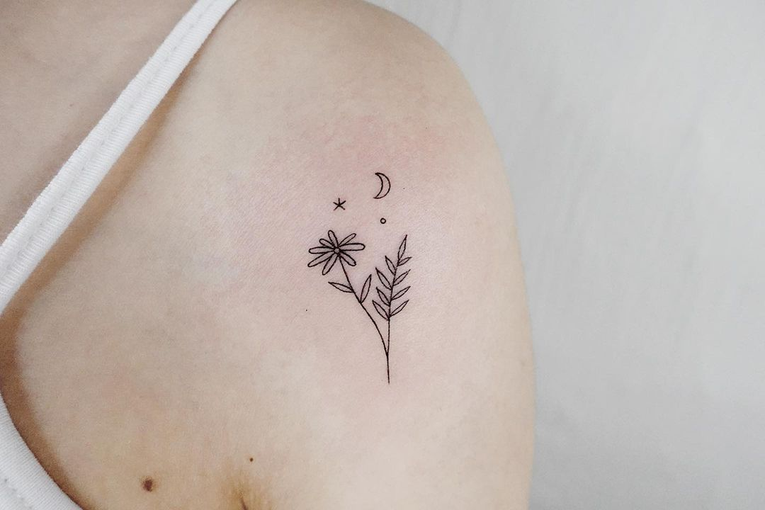 Daisy tattoo on the soulder