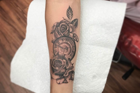 birth clock and roses