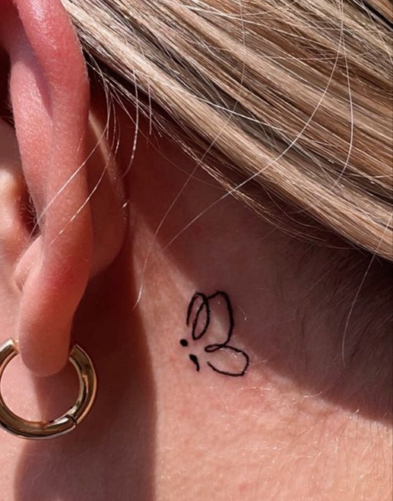 womens throat tattoos