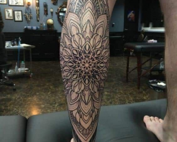cool tattoo on the leg