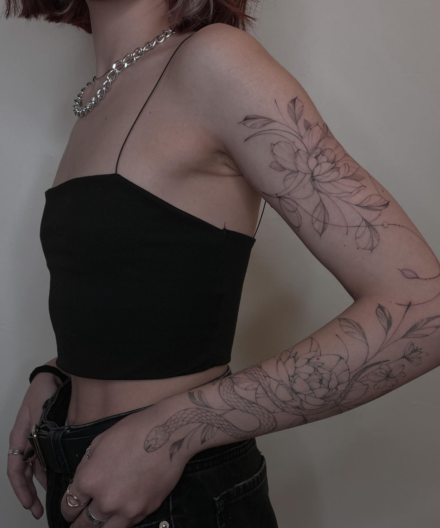 Compositions with snakes in tattoos