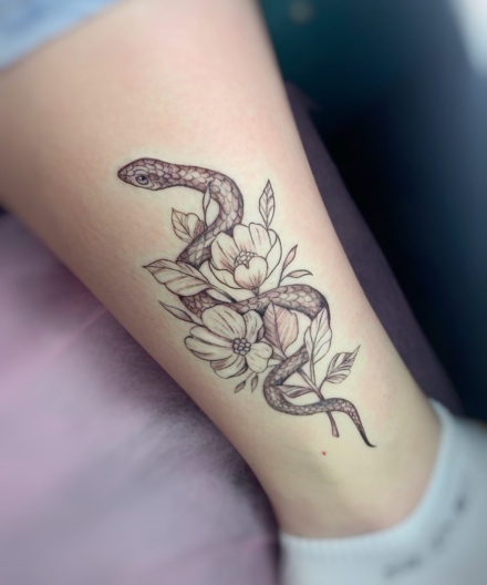 Compositions with snakes in tattoos
