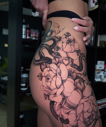 Compositions with snakes in tattoos