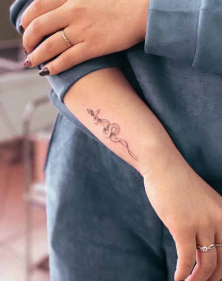 tattoo_of_cross on a hand