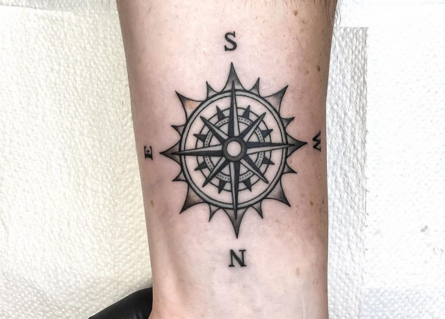 By: @saphirtattoos By: @saphirtattoos