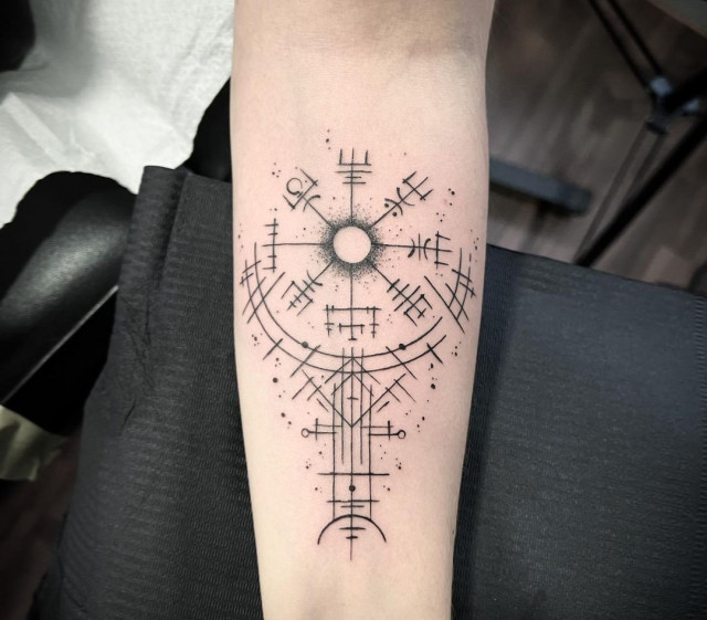 By: @darkveil_tattoo Viking compass