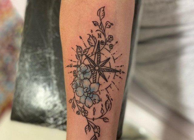 By: @lou.does.tattoos By: @lou.does.tattoos
