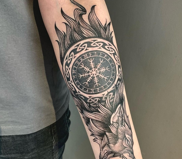 By: @tattoo.spayk By: @tattoo.spayk