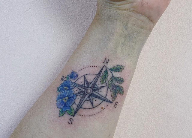 By: @beccasuetattoo By: @beccasuetattoo
