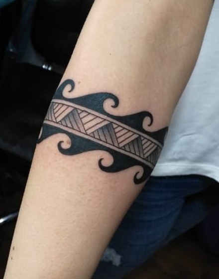 Waves in Polynesian design