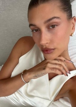 Hailey Bieber