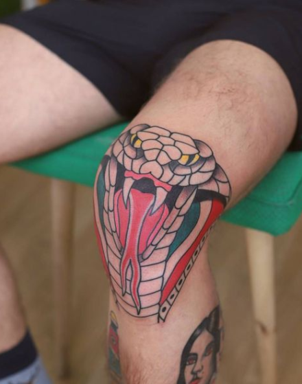 Tattoos on the Knee With Animals