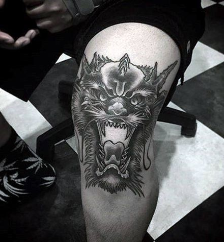 Tattoos on the Knee With Animals
