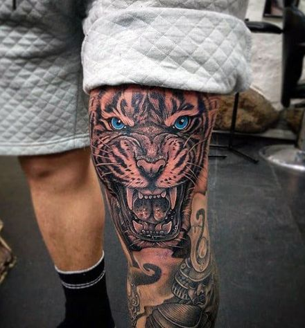 Tattoos on the Knee With Animals