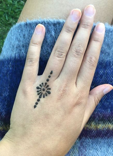 Simple Henna Tattoos