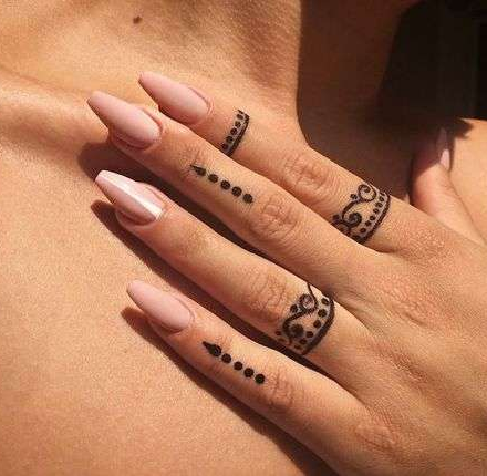 Simple Henna Tattoos