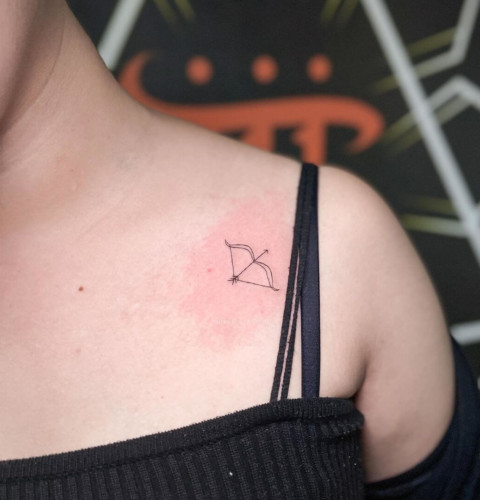 Female Collarbone Tattoos