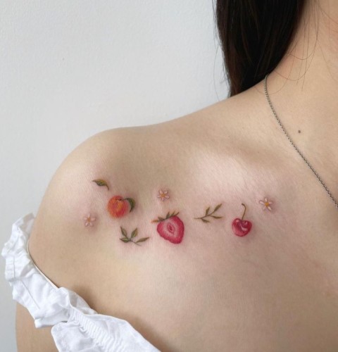 Female Collarbone Tattoos