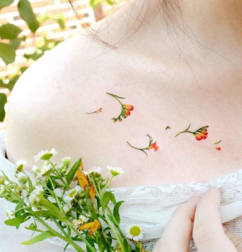 Female Collarbone Tattoos