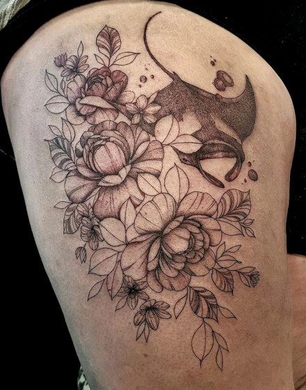 Stingray with Flowers