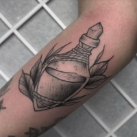 Melanie Grace—Sleek Dotwork and Fine Line
