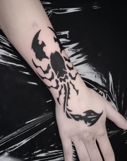 Hands