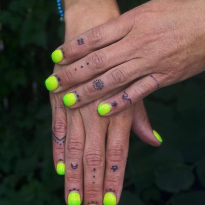 Fingers tattoo by Kacie