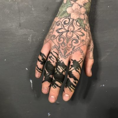 Fingers tattoo by Nakona Macdonald