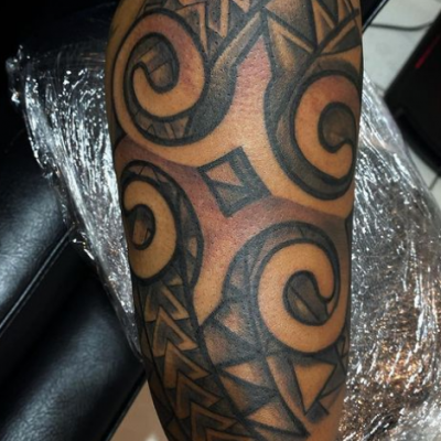 Tribal tattoo by Tuki Carter